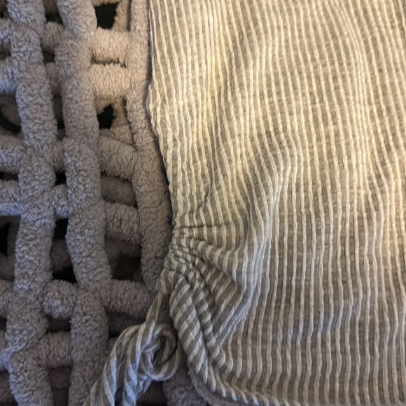 Striped pull string ruched cropped tank top - Picture 3 of 3